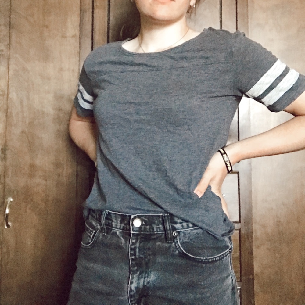 old navy stripe sleeve t-shirt